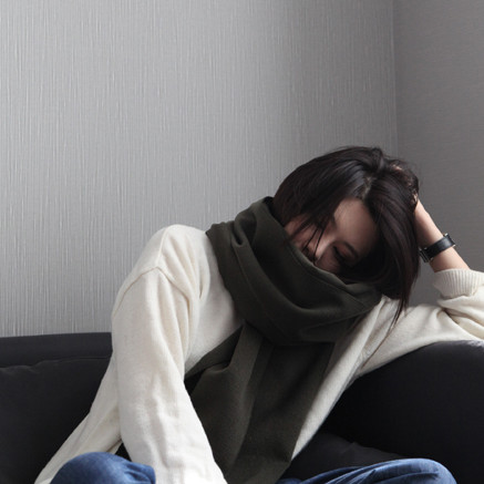 �ʣ�������ȡĿǰ�����޹صİ���Զ��<�⾳Ůͷ>