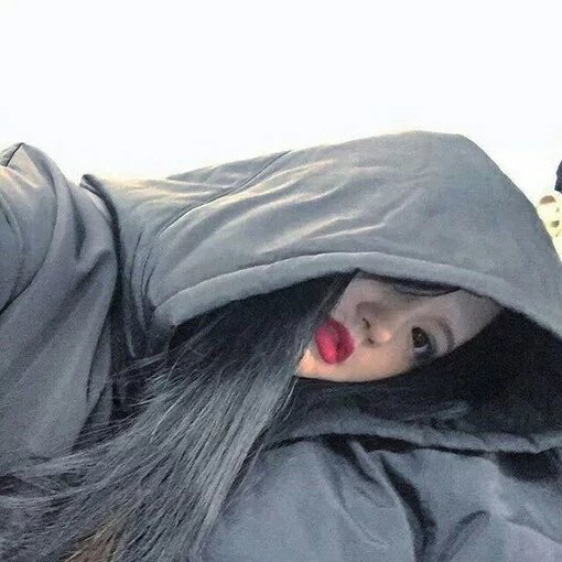 �����������¶�������һ�� ��һ���ƺ�û�иı�  < ��ƷŮͷ >