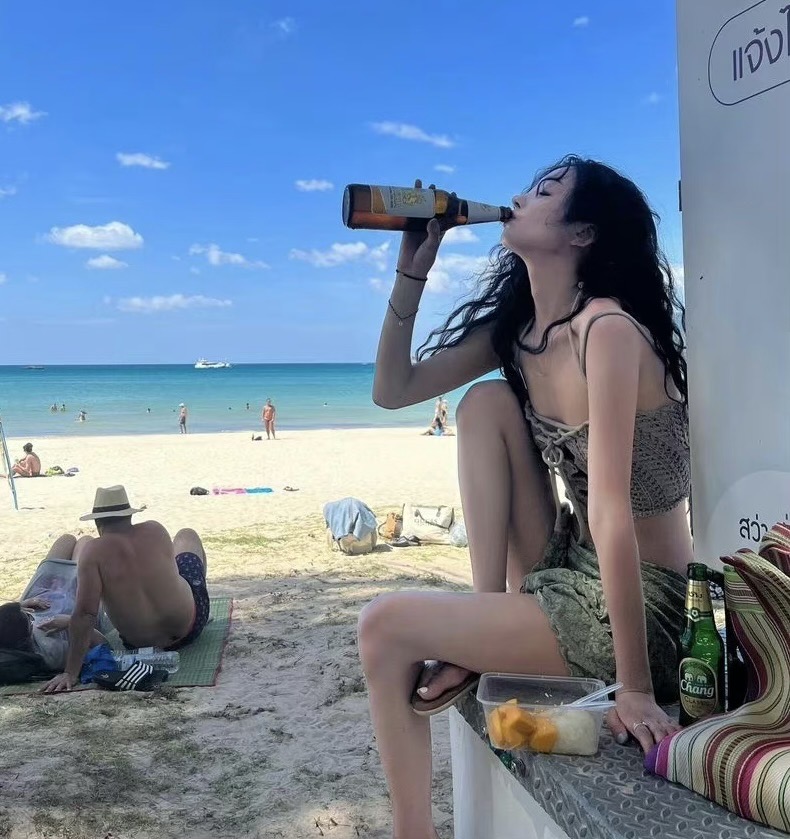 ���������Լ��ĸ�����Զ�ö���Ůͷ